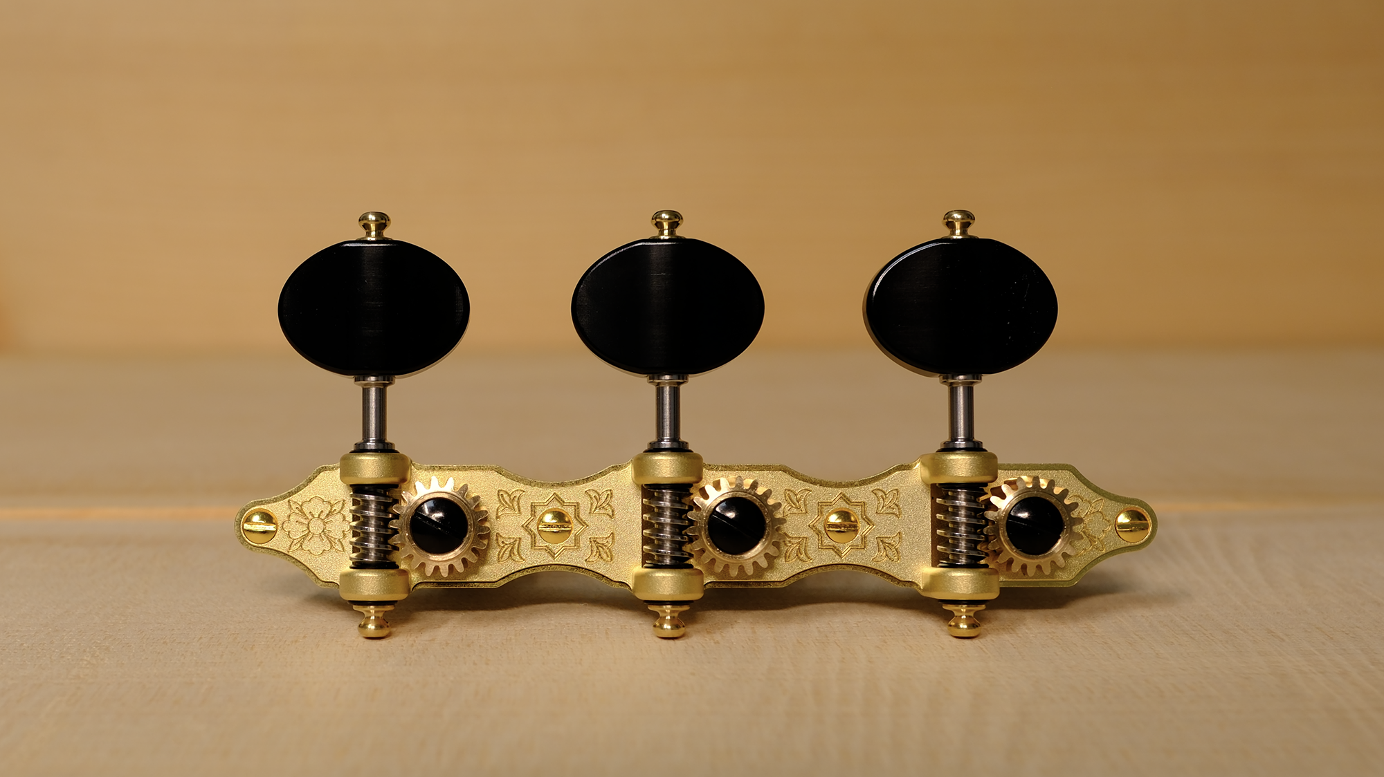 Modern Hauser Gold "Nazari"