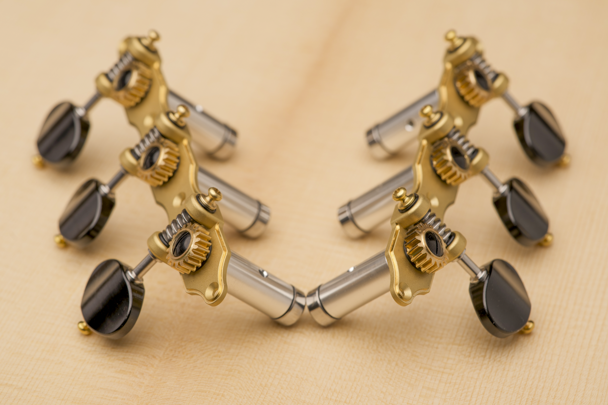 Modern Hauser Gold