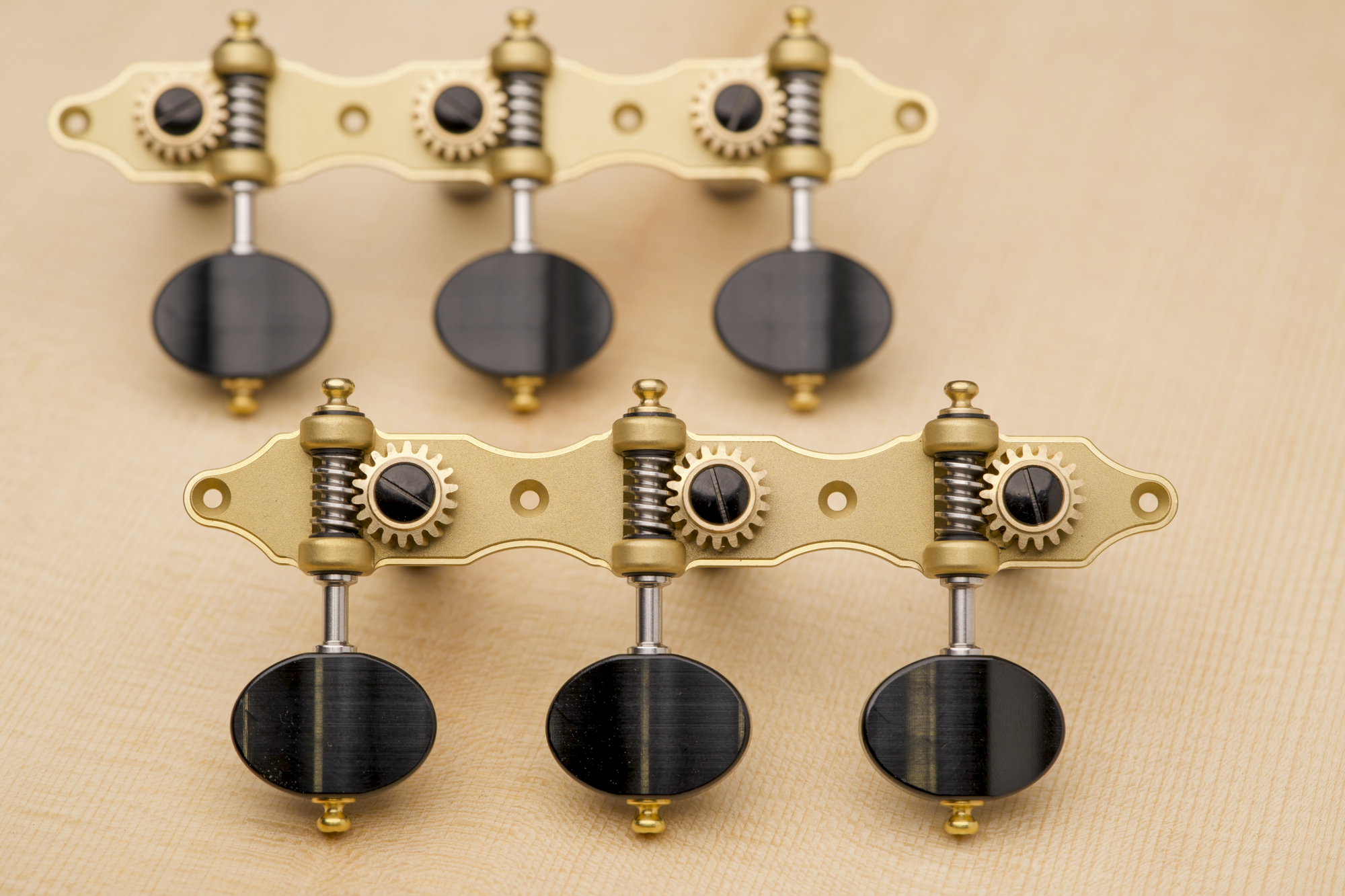 Modern Hauser Gold